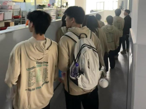 走百企尋責任擔當，訪百人探節(jié)糧良方——閩江學院2023級中美金融學1班系列團日活動